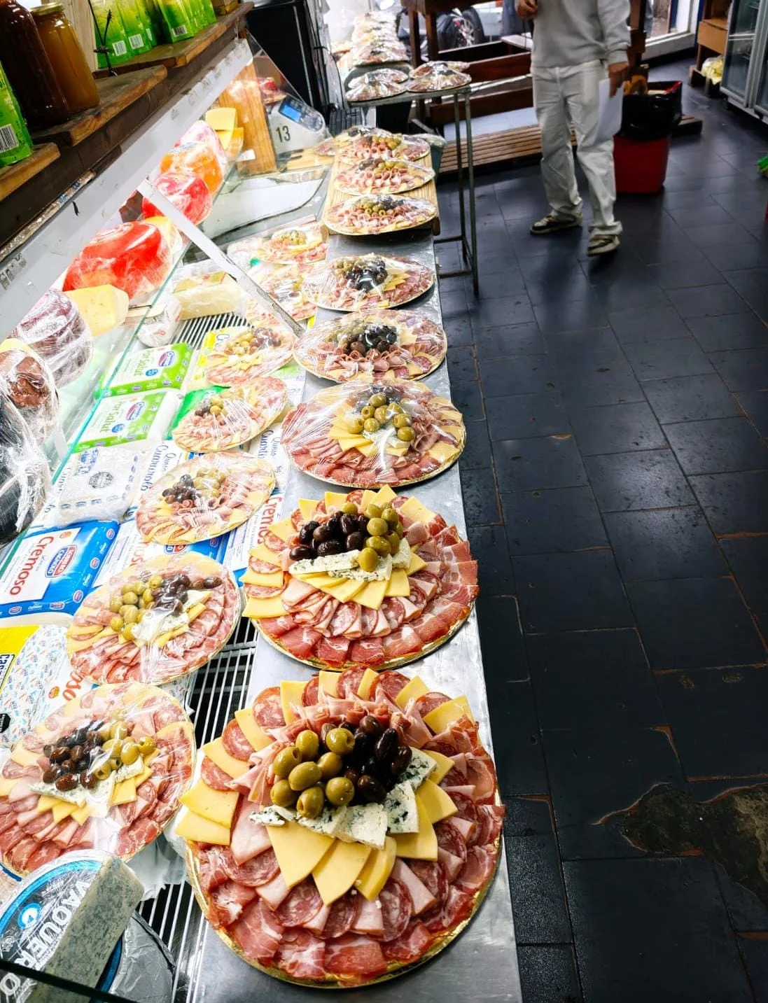 Picadas con fiambres y quesos