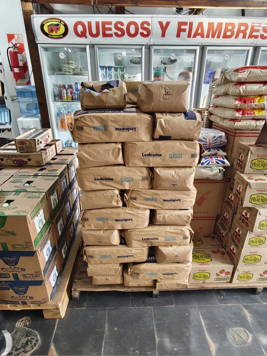 Stock general de alimentos en La Nueva Polonesa